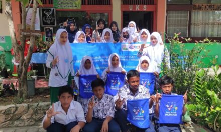 PEMERIKSAAN KESEHATAN BERKALA DAN IMUNISASI SISWA OLEH TIM PUSKESMAS BATOH