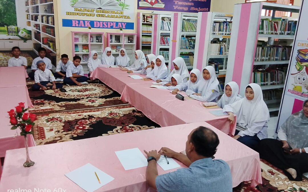 Menulis Bersama Direktur Bandar Publishing